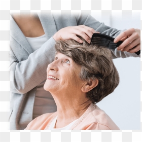 Remplacement Capillaire Capilia Hair Corrections - Brushing Elderly Hair, HD Png Download - hairstyle png