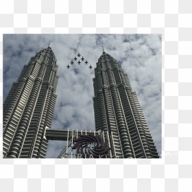 South Korea"s Black Eagles Perform Fly-by Over Kuala - Petronas Twin Towers, HD Png Download - twin towers png