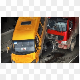 Truck Accident On The Road - Commercial Vehicle, HD Png Download - 18 wheeler png