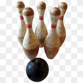 Five Vintage Wooden Bowling Pins & Black Wooden Bowling - Ten-pin Bowling, HD Png Download - bowling pins png