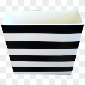 Bold Black Horizontal Stripes Instantly Adds Pizzaz - Box, HD Png Download - horizontal stripes png