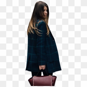 Woman Holding Brown Leather Bag Transparent - Spring Outfits Rome, HD Png Download - leather bag png