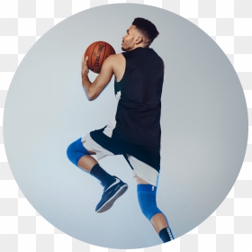 Bauerfeind Sports Knee Compression Nba Action Shot - Slam Dunk, HD Png Download - dirk nowitzki png