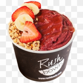 Beach Acai Bowl Topped With Strawberries And Granola - Açaí Na Tigela, HD Png Download - acai bowl png