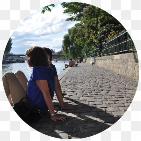 Picnic Spots In Paris - Sitting, HD Png Download - people picnic png